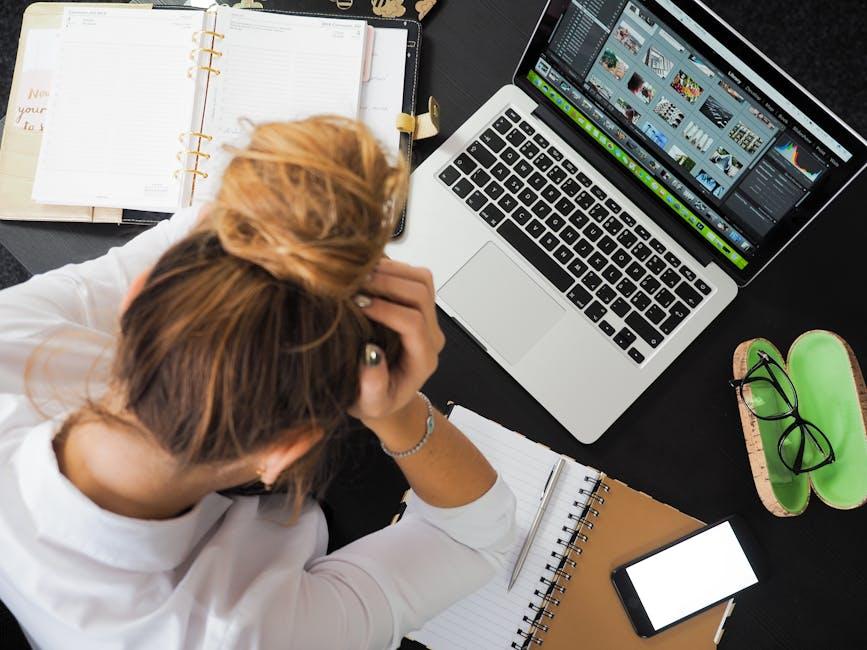 Balancing Productivity and Leisure in a Dual-Screen Experience